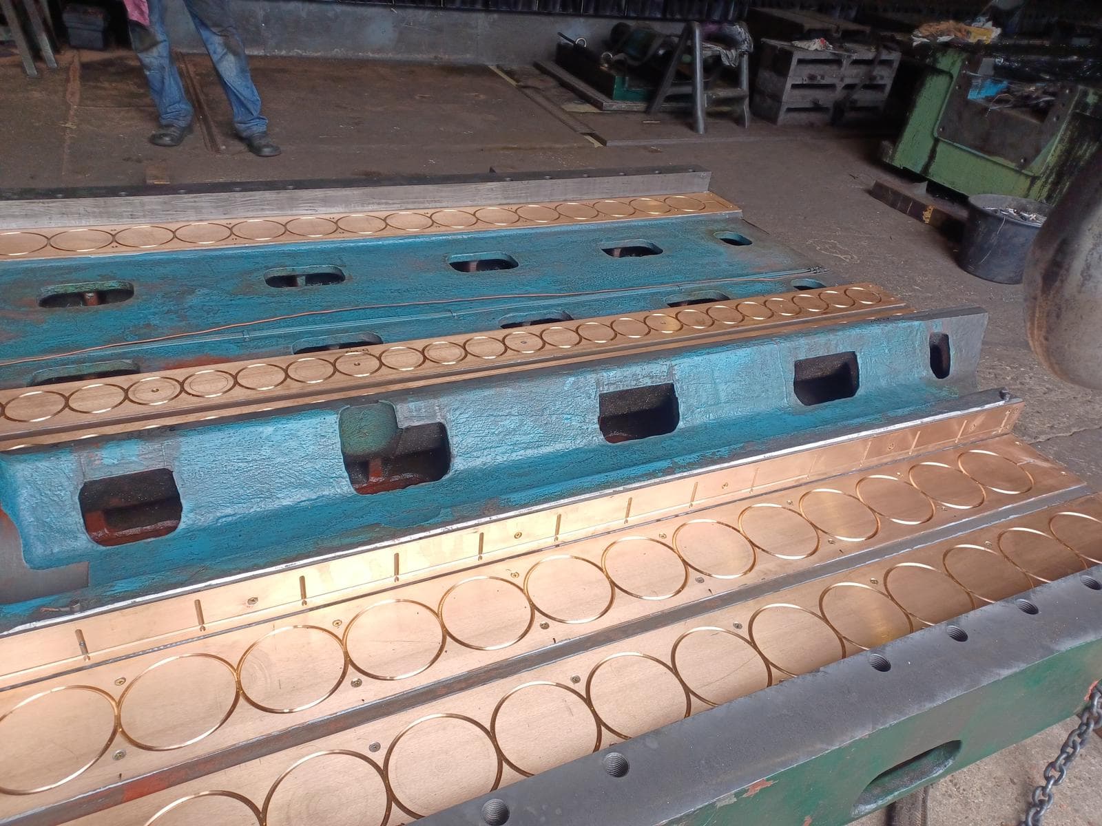 Wyklejanie suportów obrabiarek